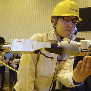 Remote-controlled Melted Fuel Probe Device