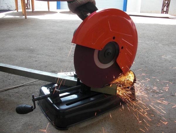 Abrasive saw