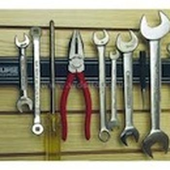Magnetic tool rack