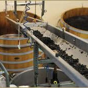 Gravity flow conveyor