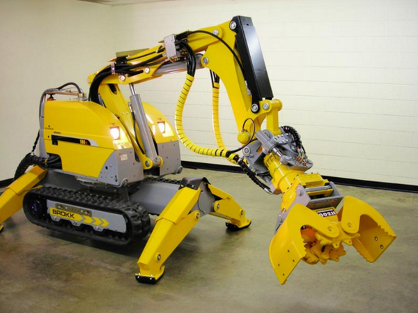 Brokk clamshell bucket