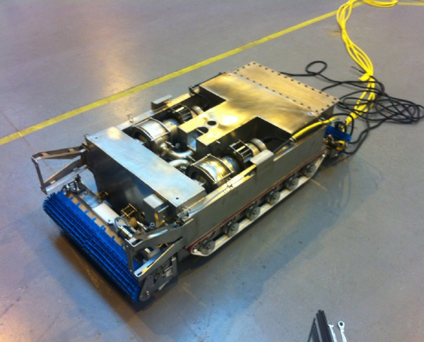 Pool wall cleaning robot