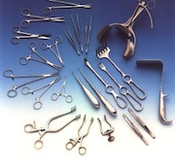 Humidifying medical instruments