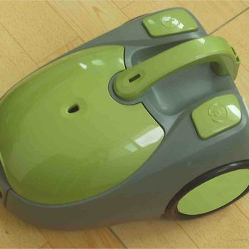 Power-lead retracts into the vacuum cleaner