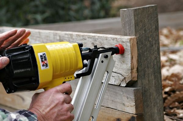 Nail gun