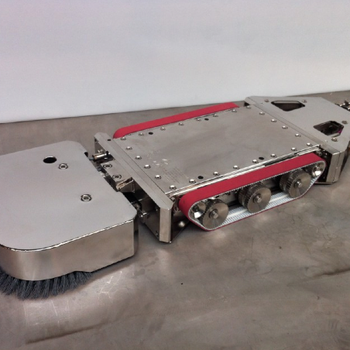 Pool floor cleaning robot