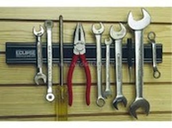 Magnetic tool rack