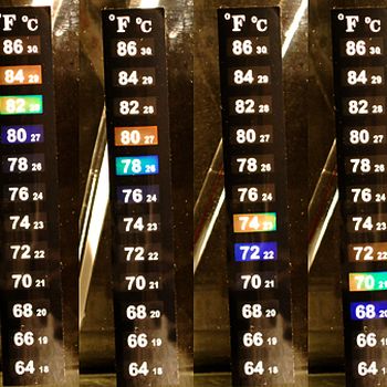 Liquid crystal thermometer
