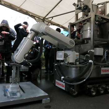 Dry Ice Blast Decontamination Robot