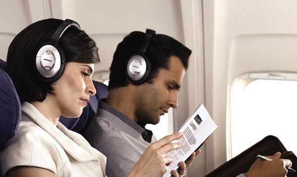 Noise cancelling headphones